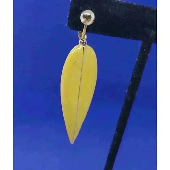 Vintage Earrings Long Yellow Enamel Leaf MCM Clip On Super Ling Drama - Picture 3 of 9